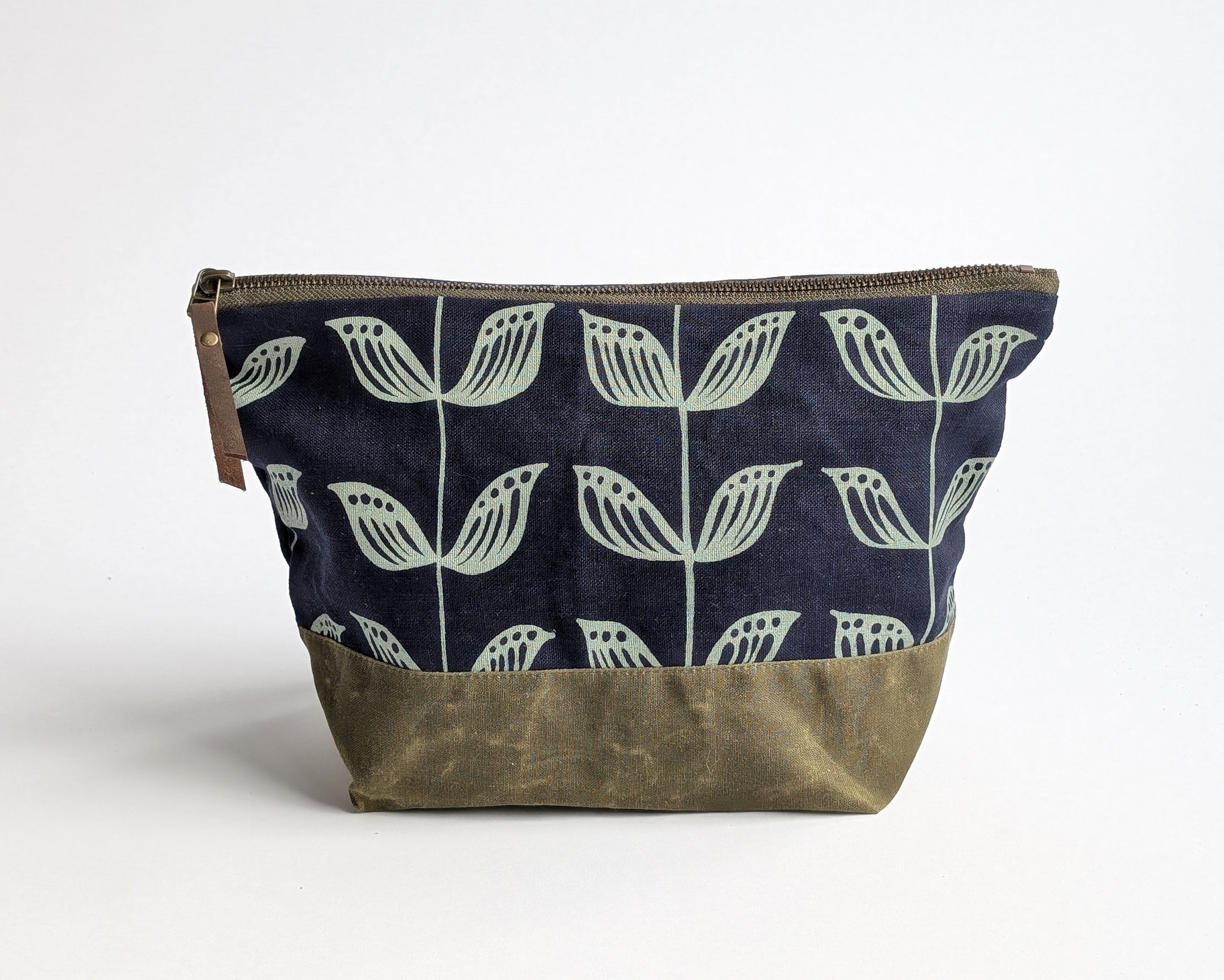 Traveler Pouch - Bloom Stems
