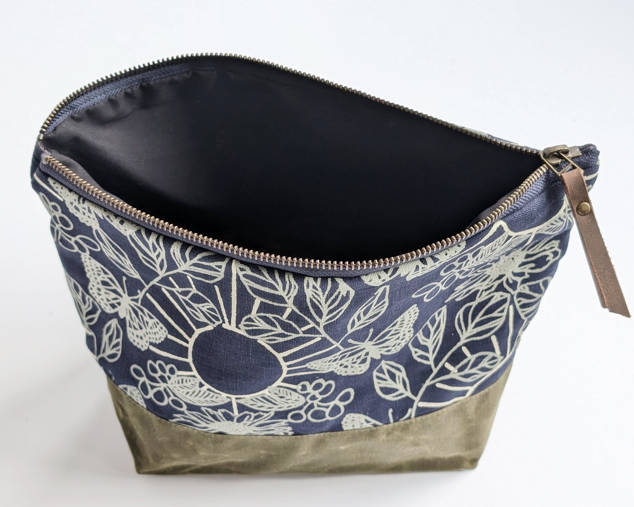Traveler Pouch - Monarch Navy
