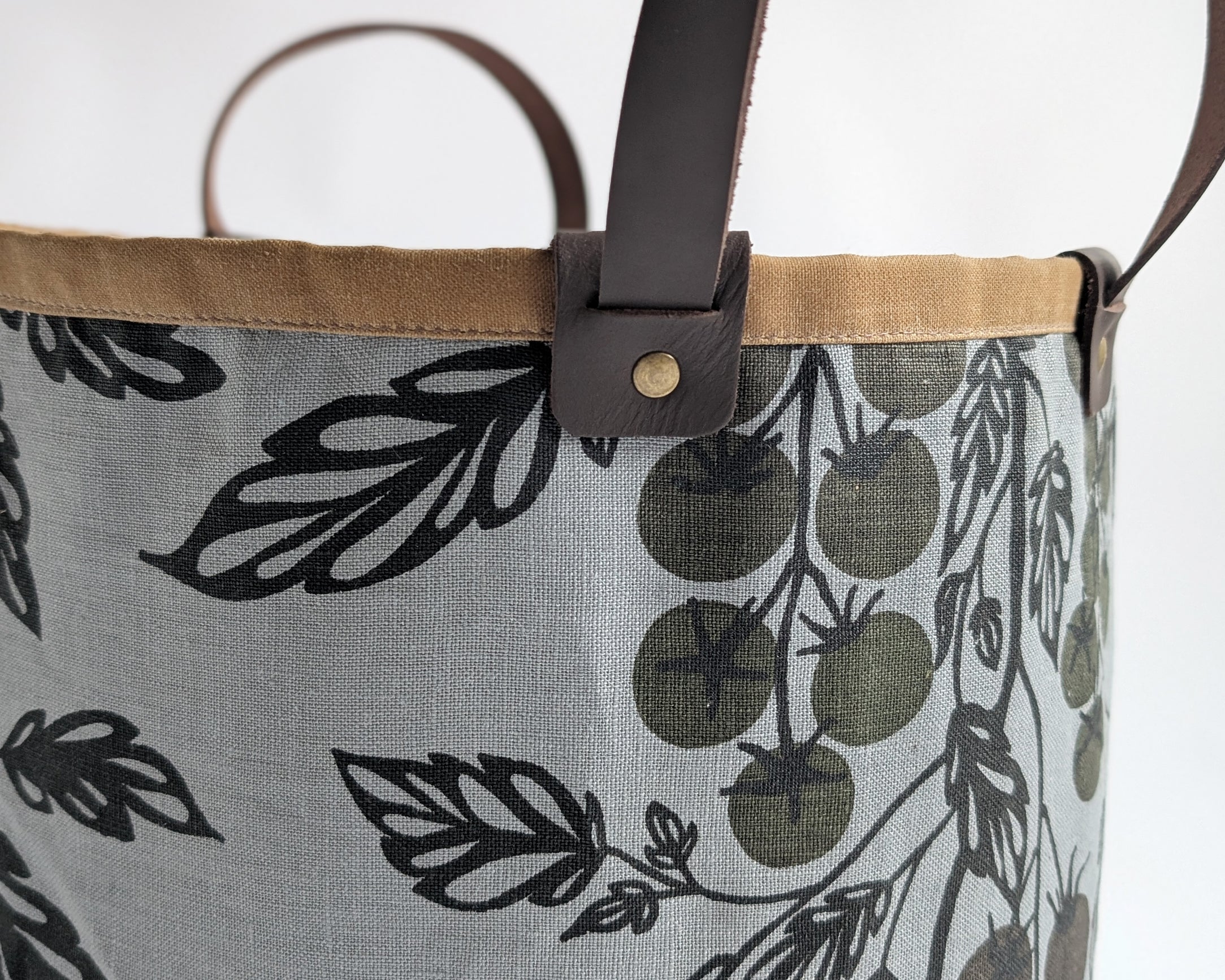 Medium Basket - Tomato Vine