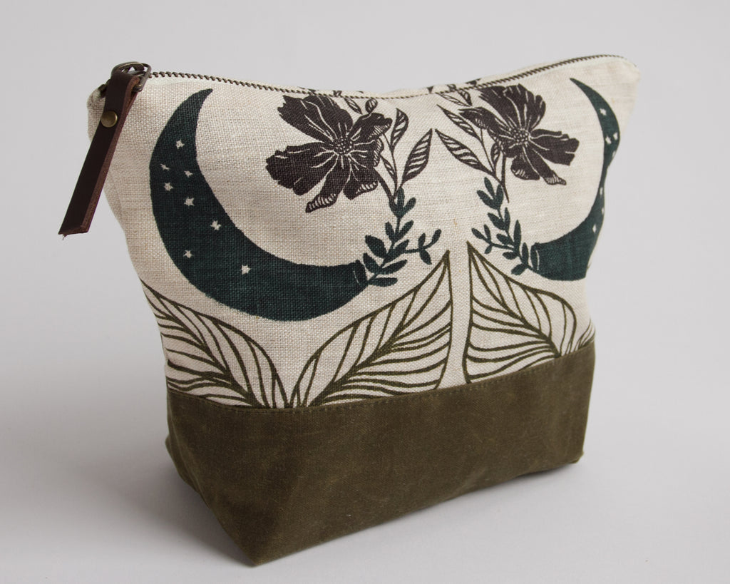 Traveler Pouch - size 2 - Garden Moon - Blue