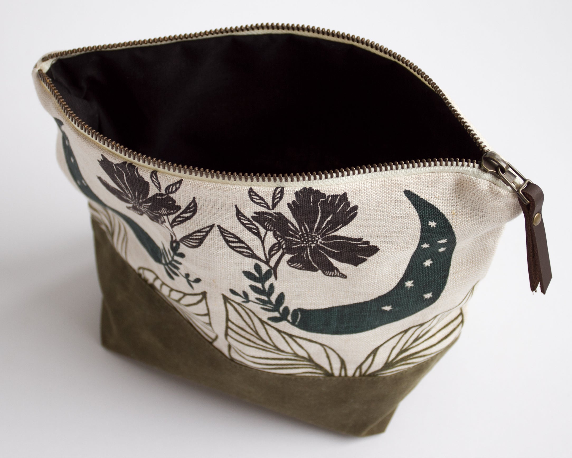 Traveler Pouch - size 2 - Garden Moon - Blue