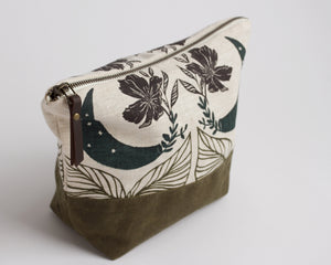 Traveler Pouch - size 2 - Garden Moon - Blue