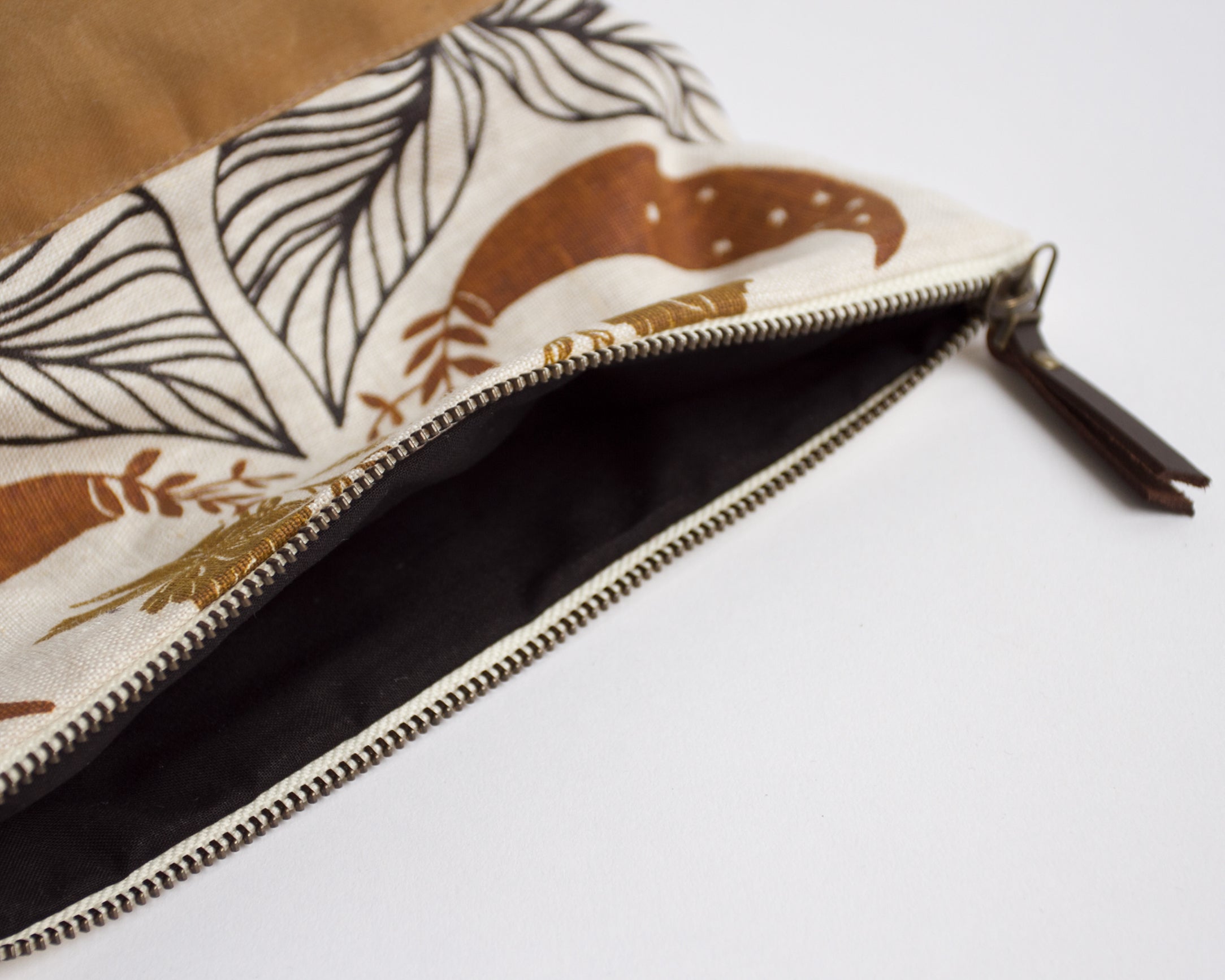 Traveler Pouch - size 2 - Garden Moon - Gold