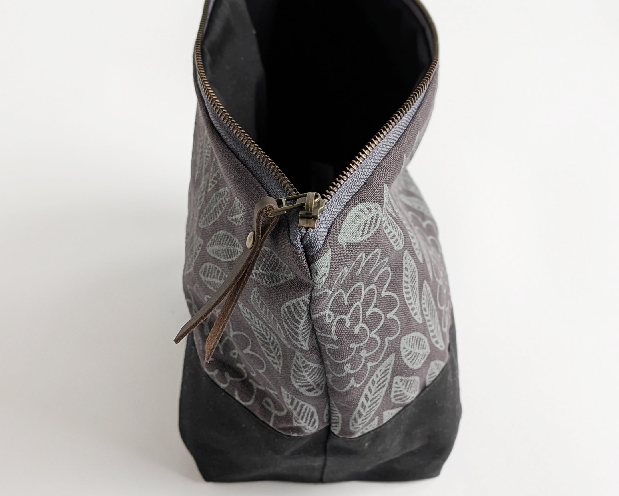 Traveler Pouch - Flora