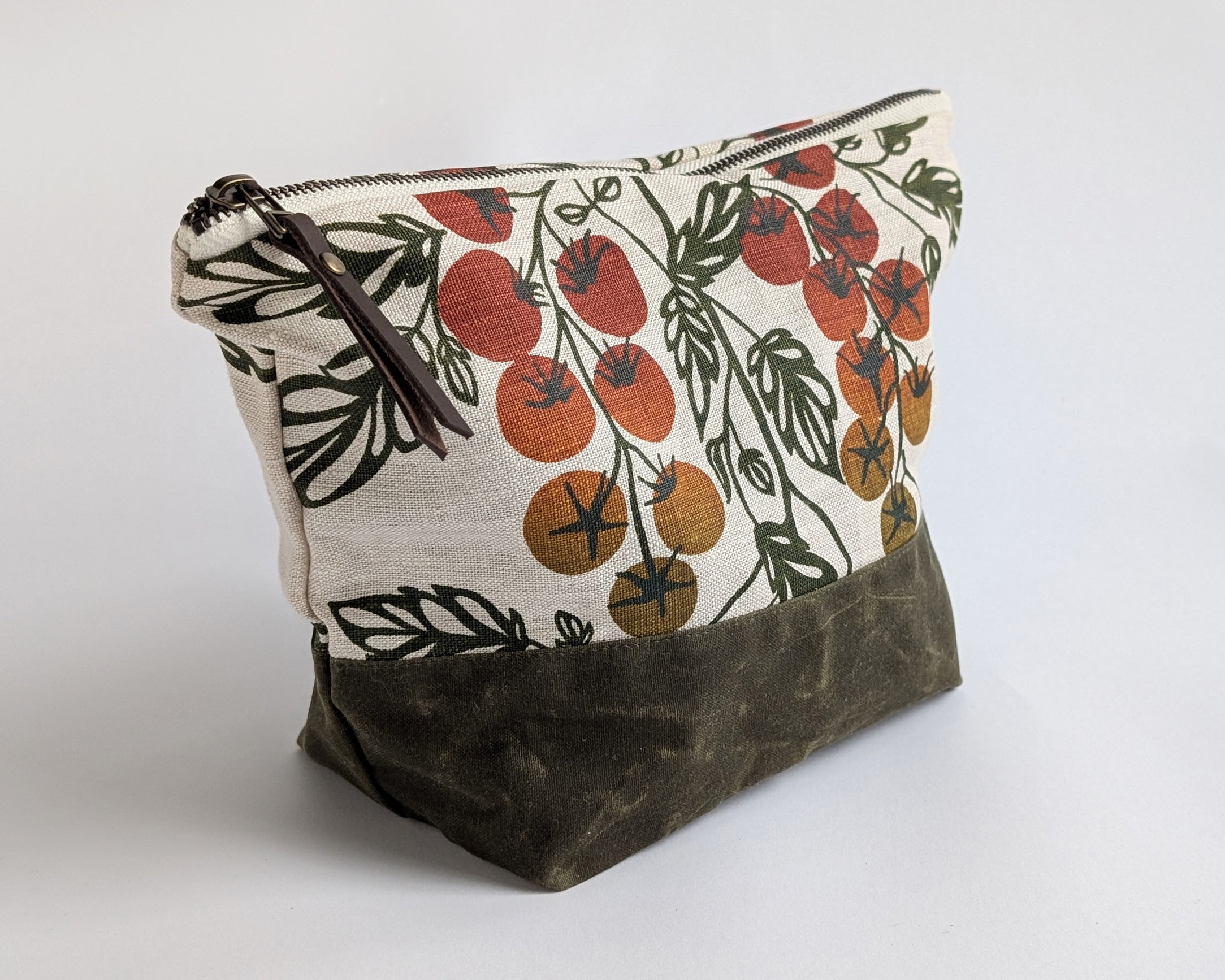 Traveler Pouch - Tomato Vine - Natural