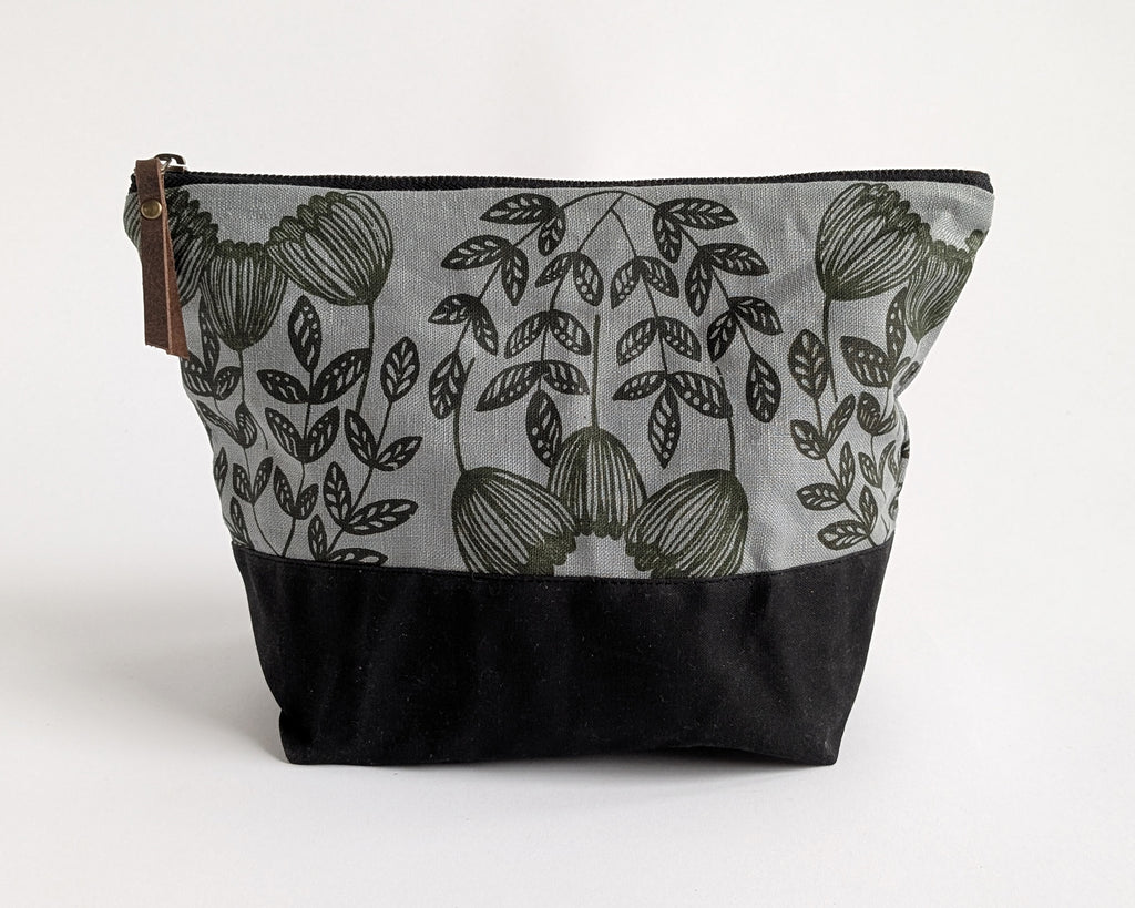 Traveler Pouch - Spring Garden