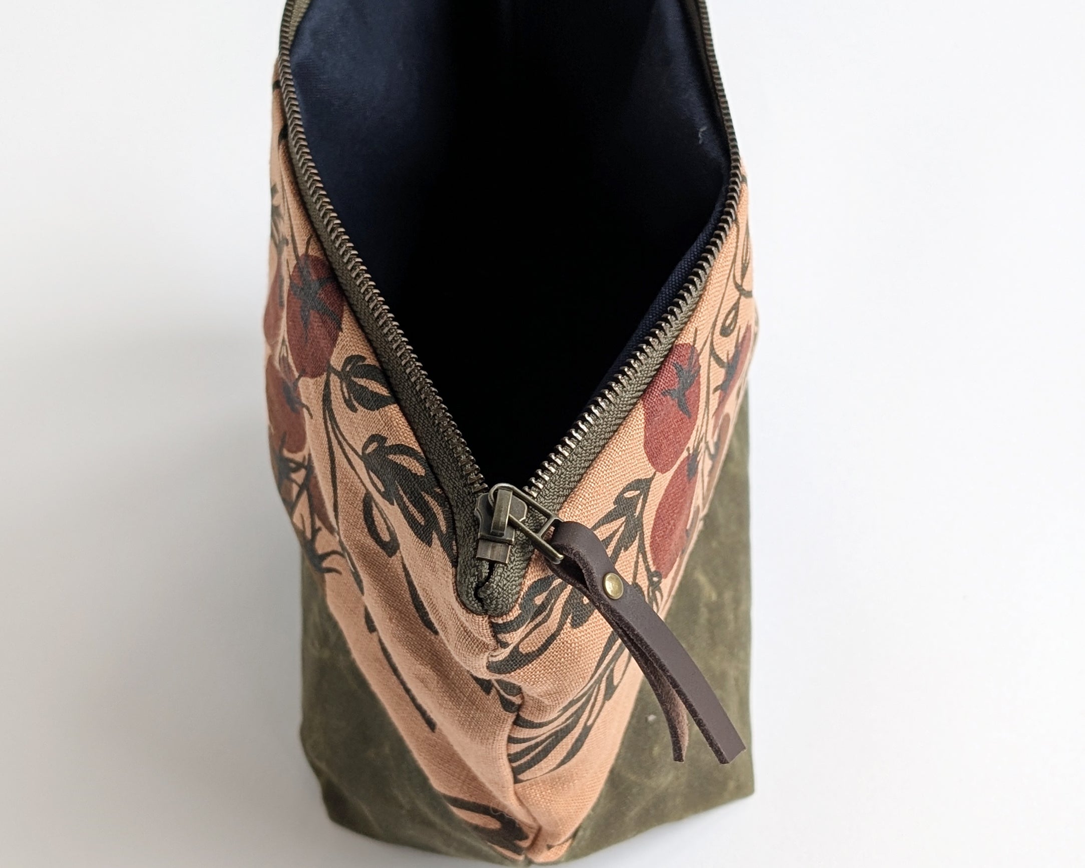 Traveler Pouch - Red Tomato Vine - Terracotta